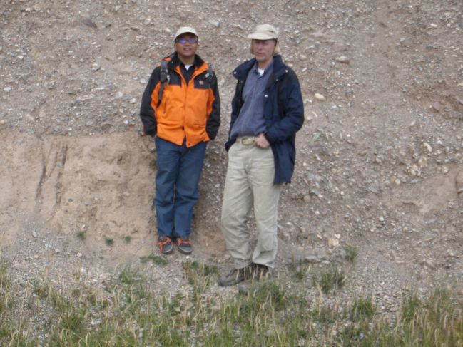  2006:09:09 00:47:36   Haergai Pit - Paul and Xu Hi in fluvial gravel pit - photo 2.jpg